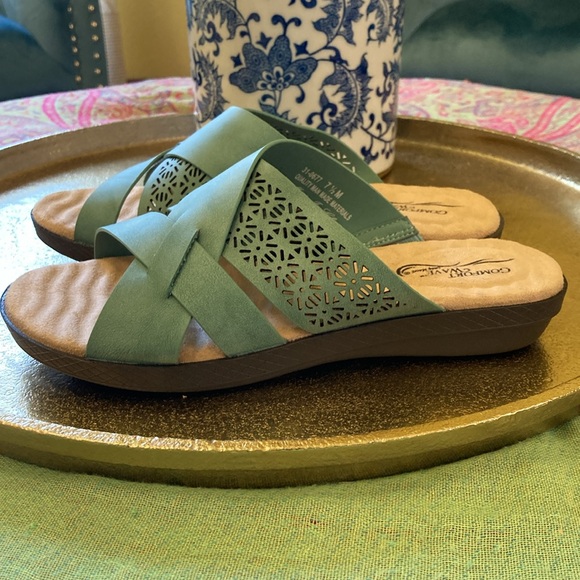 NWT Comfort Stride by Easy Street - Picture 6 of 7